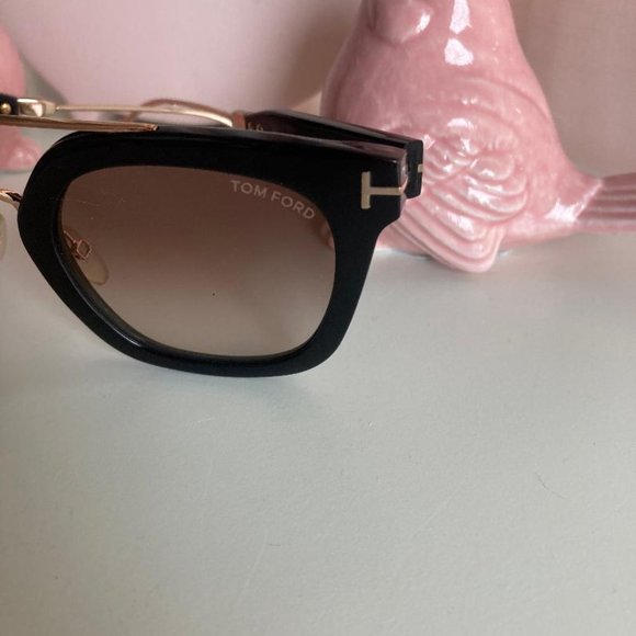 Tom Ford sunglasses TF541 black and gold main image 4